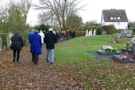 Gräbersegnung auf dem Friedhof in Naumburg